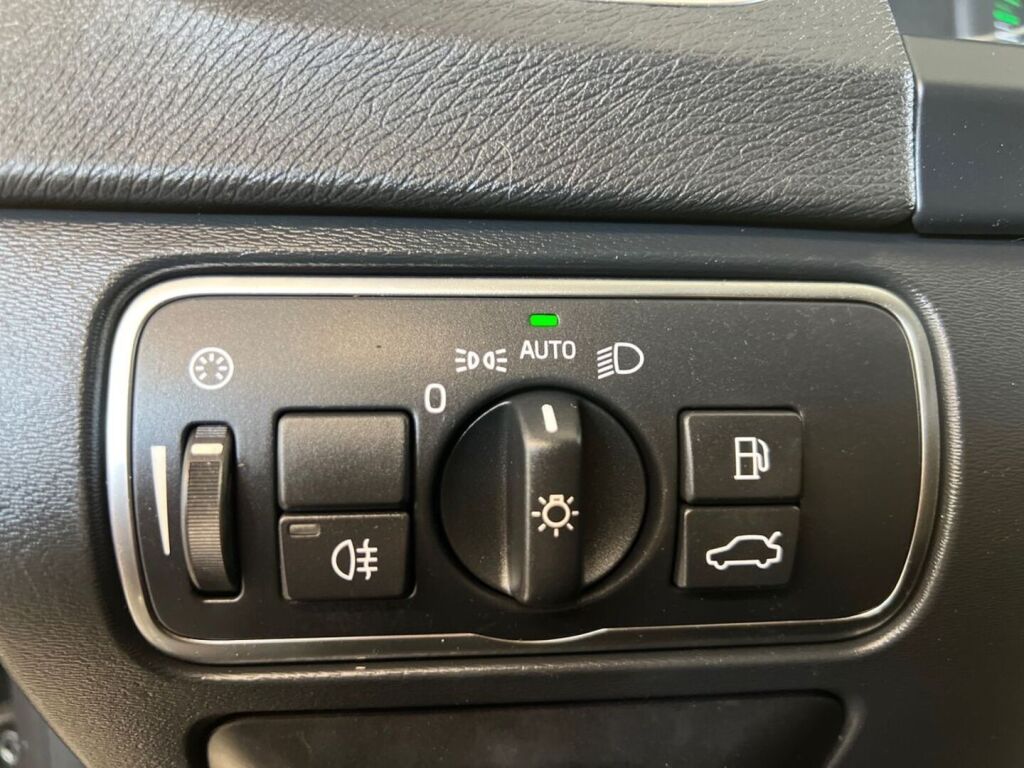Volvo V60 2015 Musta