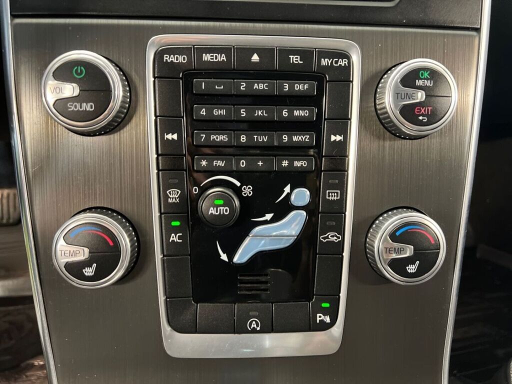 Volvo V60 2015 Musta