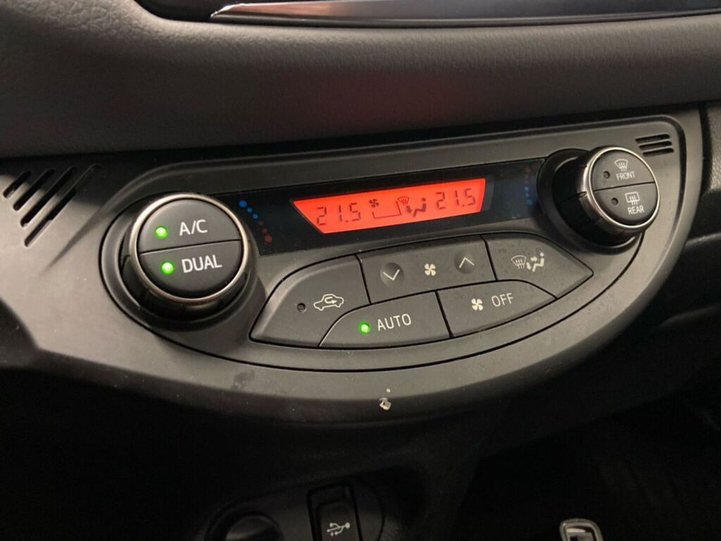 Toyota Yaris 2015 Sininen