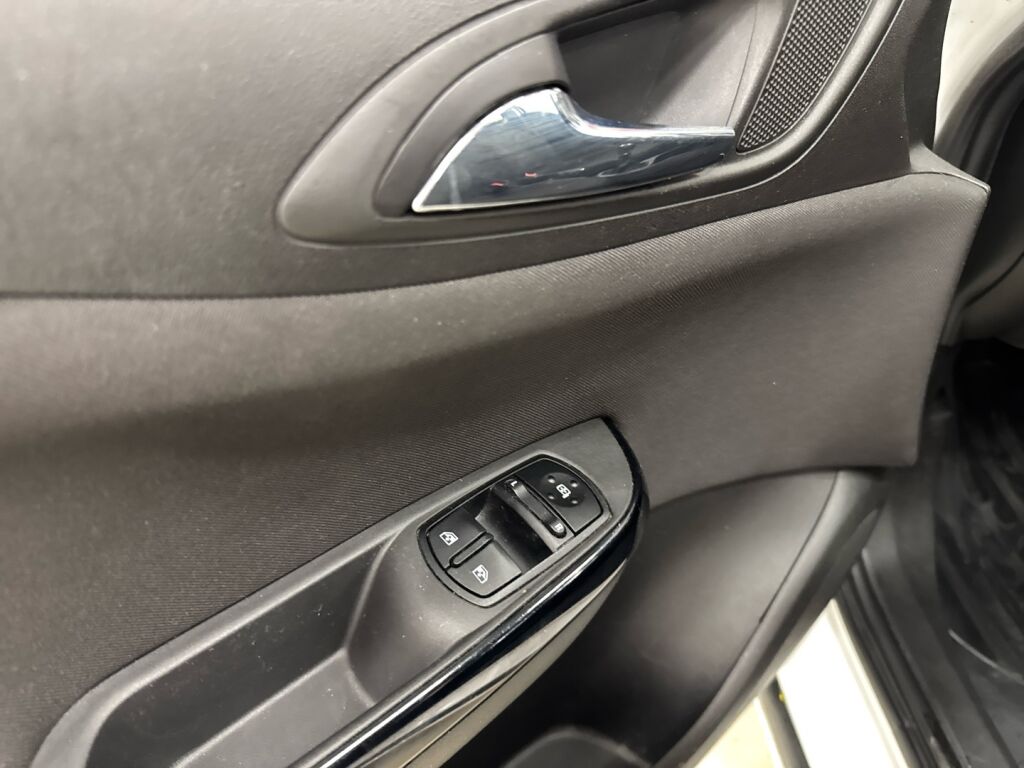 Opel Corsa 2015 Valkoinen