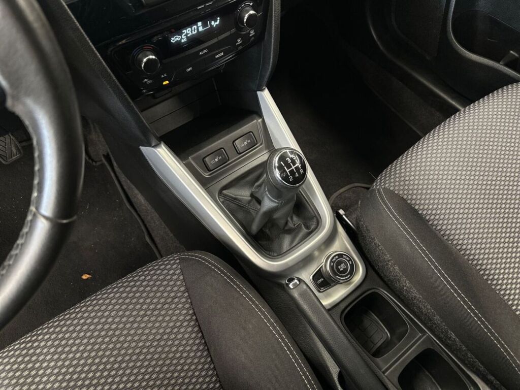 Suzuki Vitara 2016 Musta