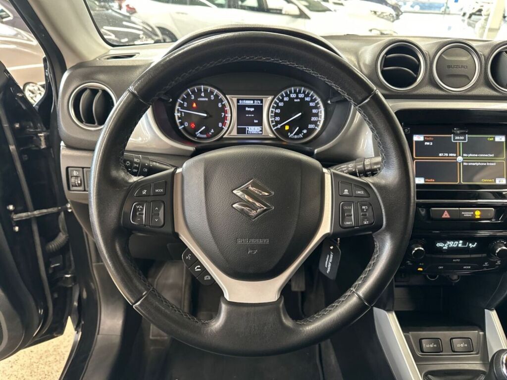 Suzuki Vitara 2016 Musta