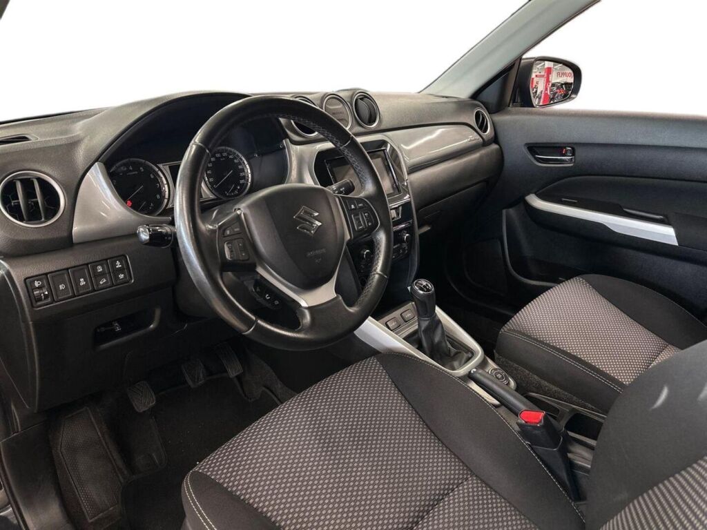 Suzuki Vitara 2016 Musta