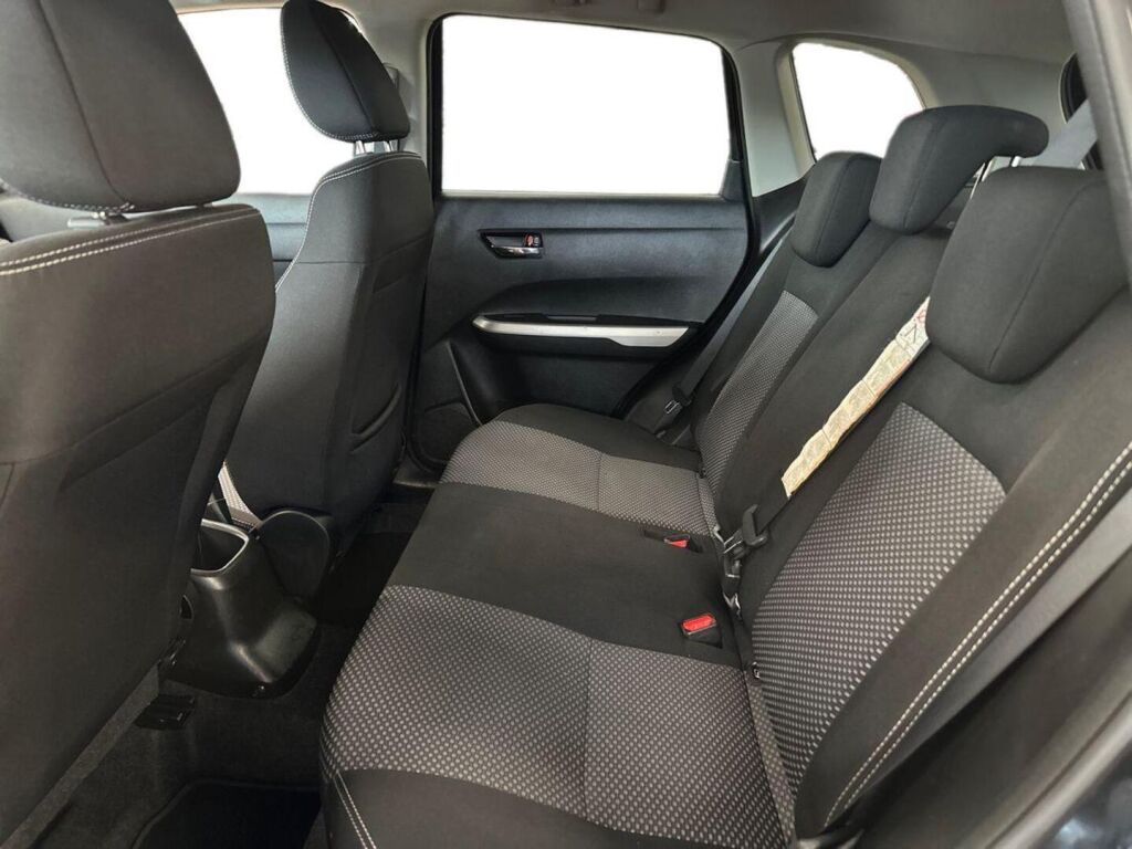 Suzuki Vitara 2016 Musta