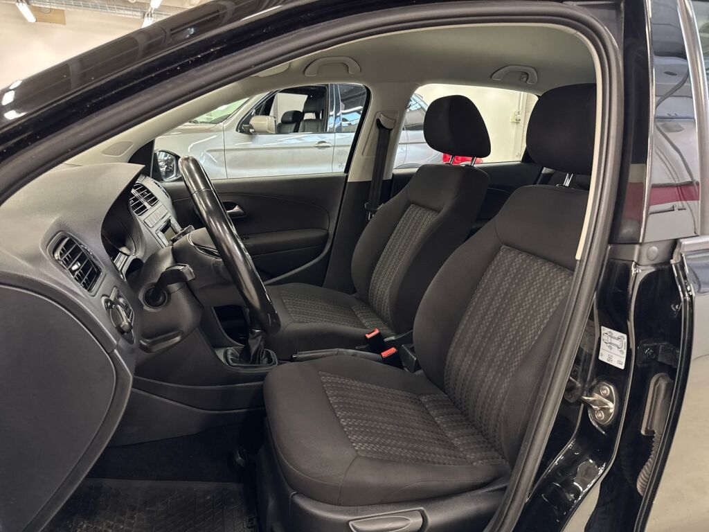 Volkswagen Polo 2015 Musta
