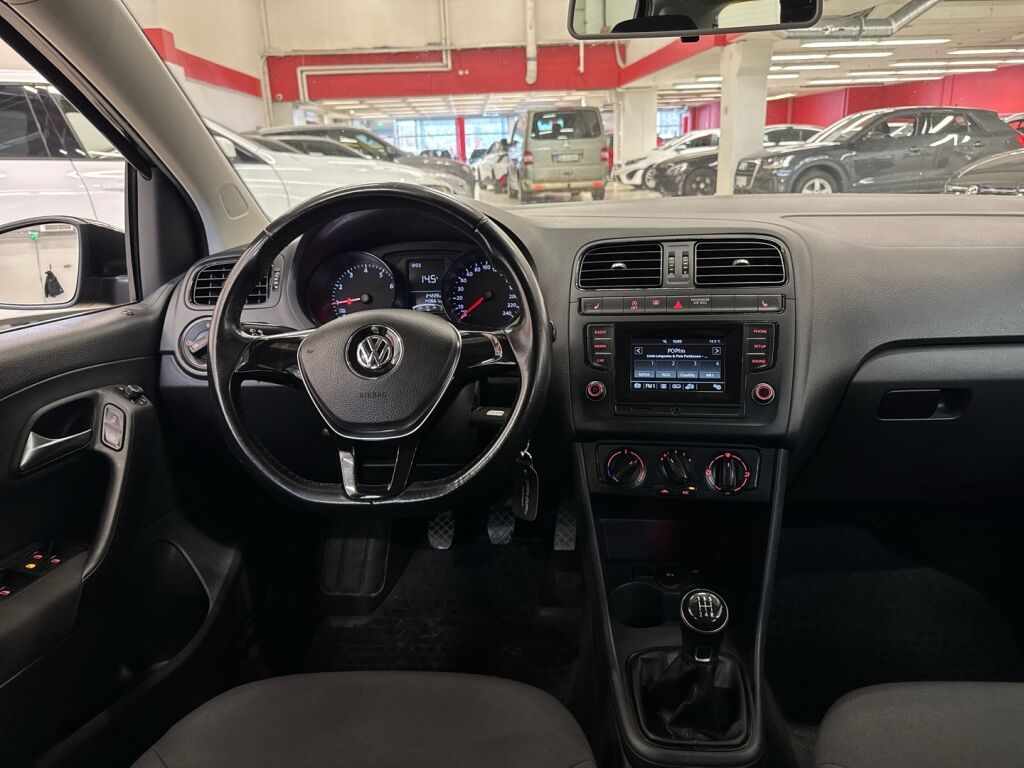 Volkswagen Polo 2015 Musta