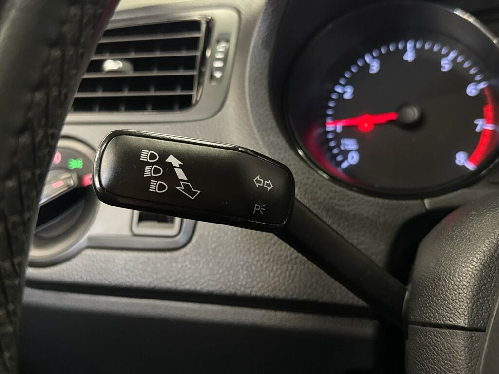 Volkswagen Polo 2015 Musta