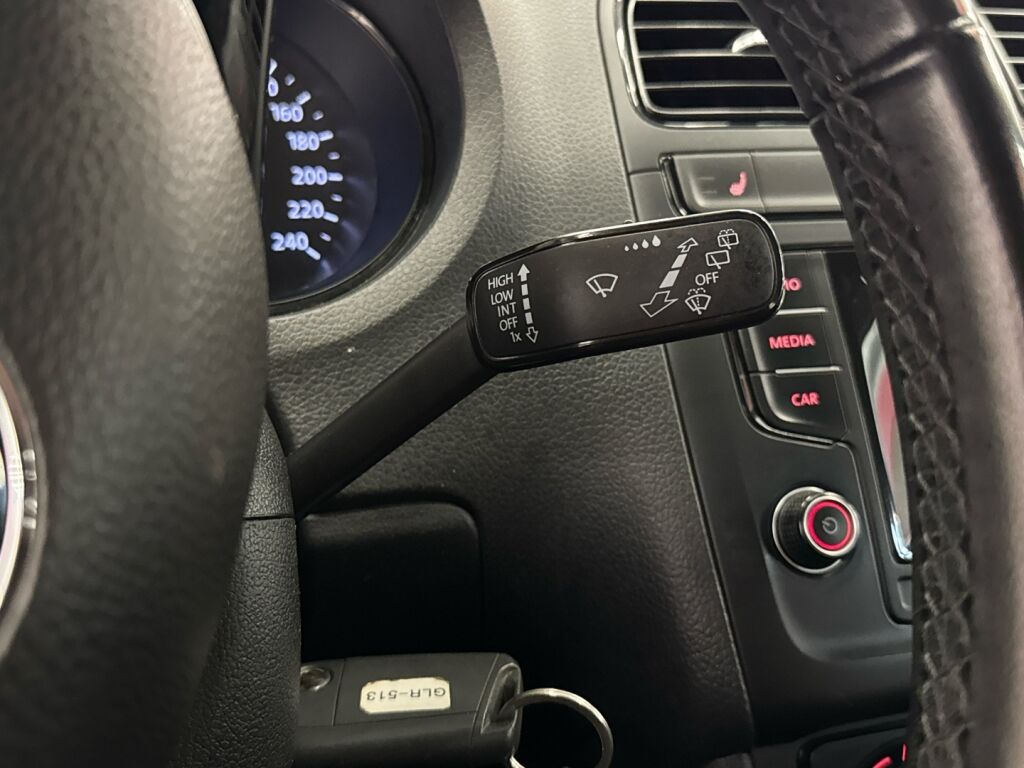 Volkswagen Polo 2015 Musta