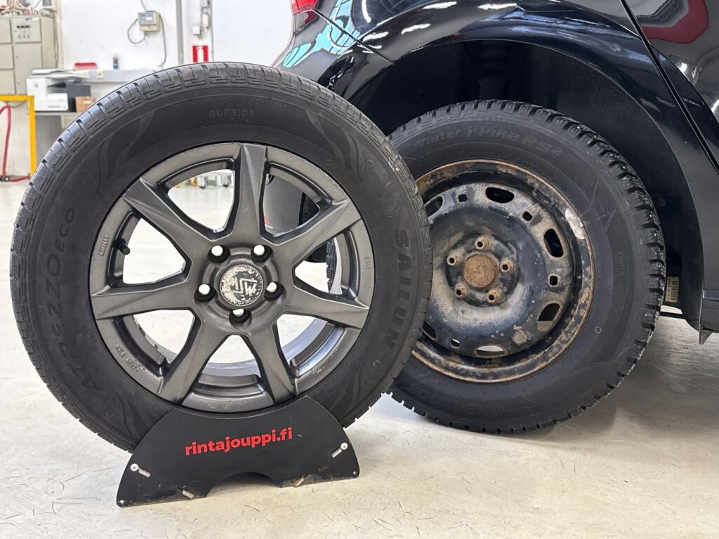 Volkswagen Polo 2015 Musta