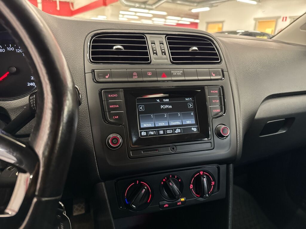 Volkswagen Polo 2015 Musta
