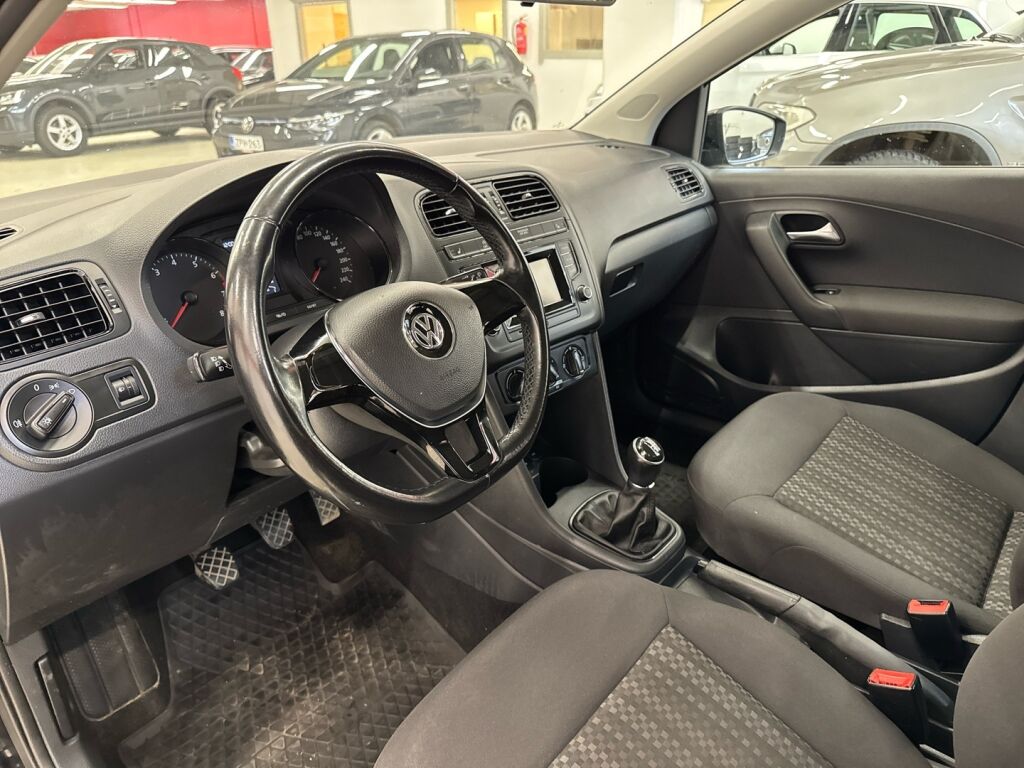 Volkswagen Polo 2015 Musta