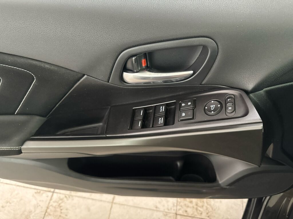 Honda Civic 2015 Ruskea (beige)