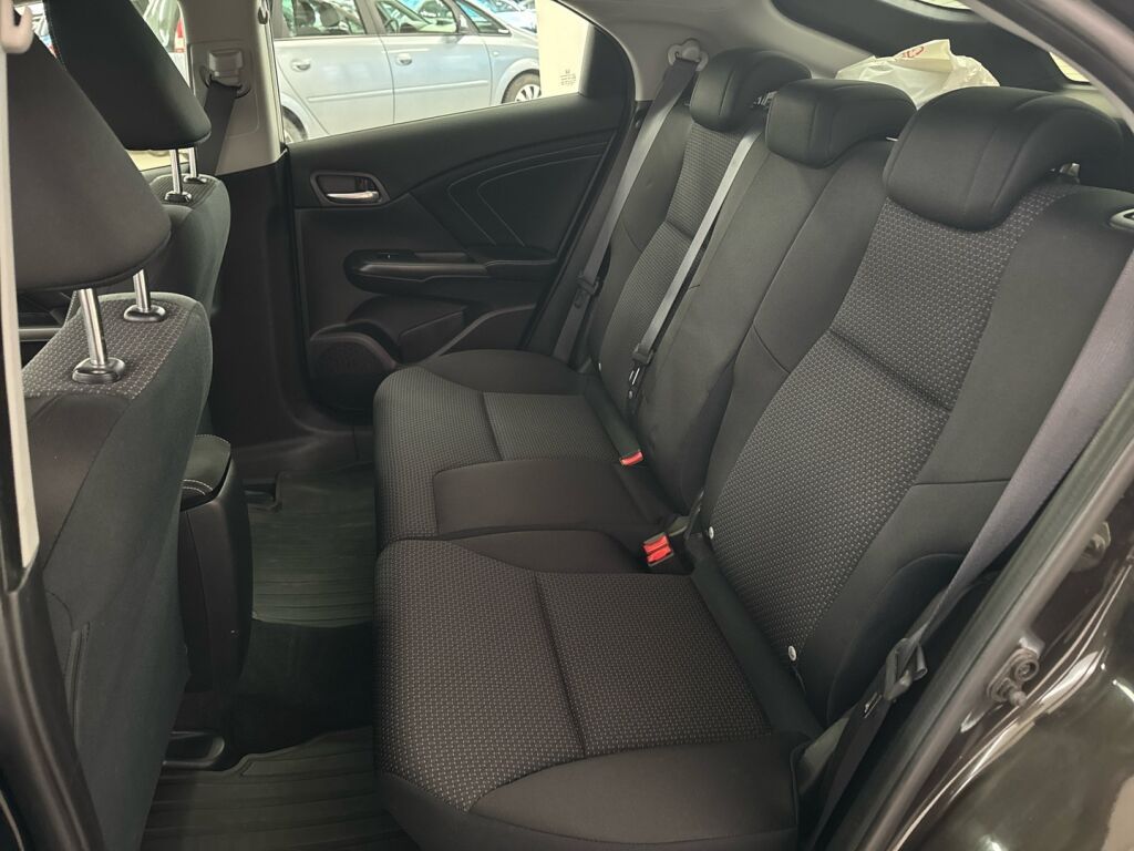 Honda Civic 2015 Ruskea (beige)