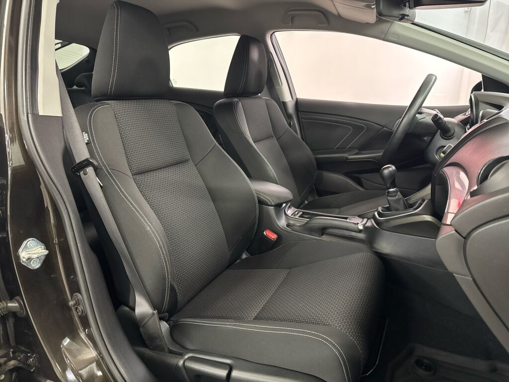 Honda Civic 2015 Ruskea (beige)