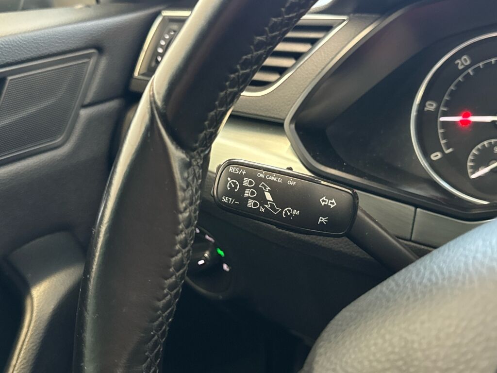 Skoda Superb 2016 Musta