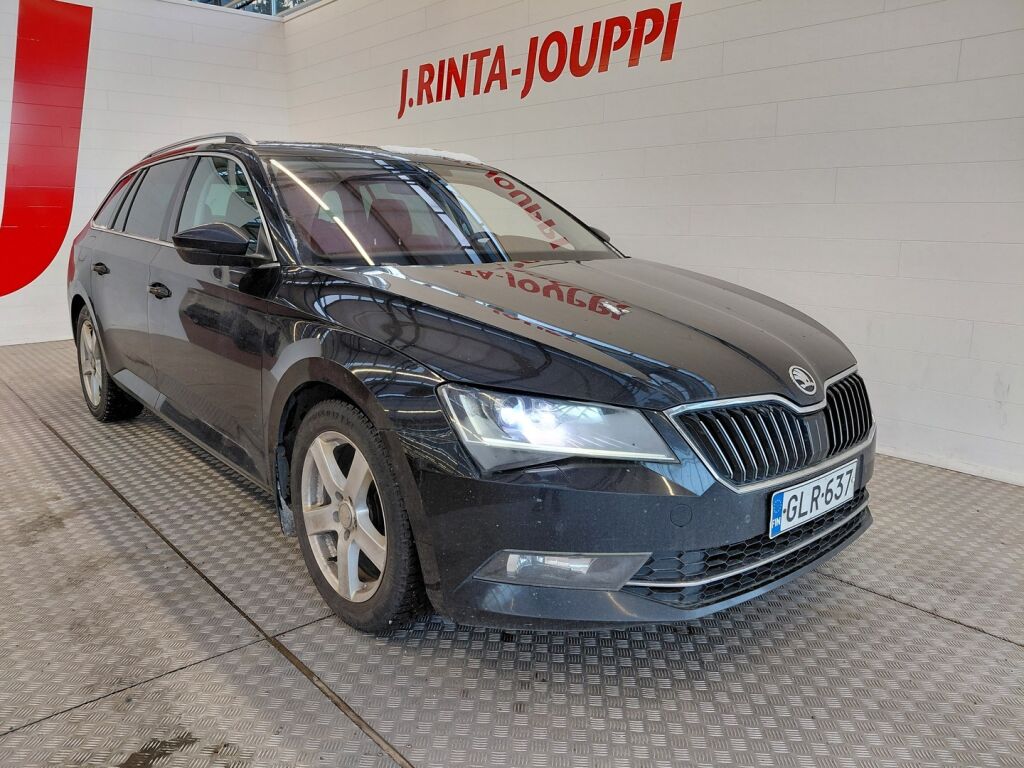 Skoda Superb 2016 Musta