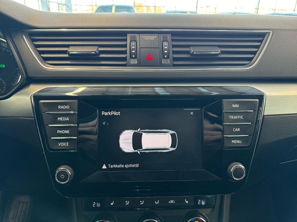 Skoda Superb 2016 Musta