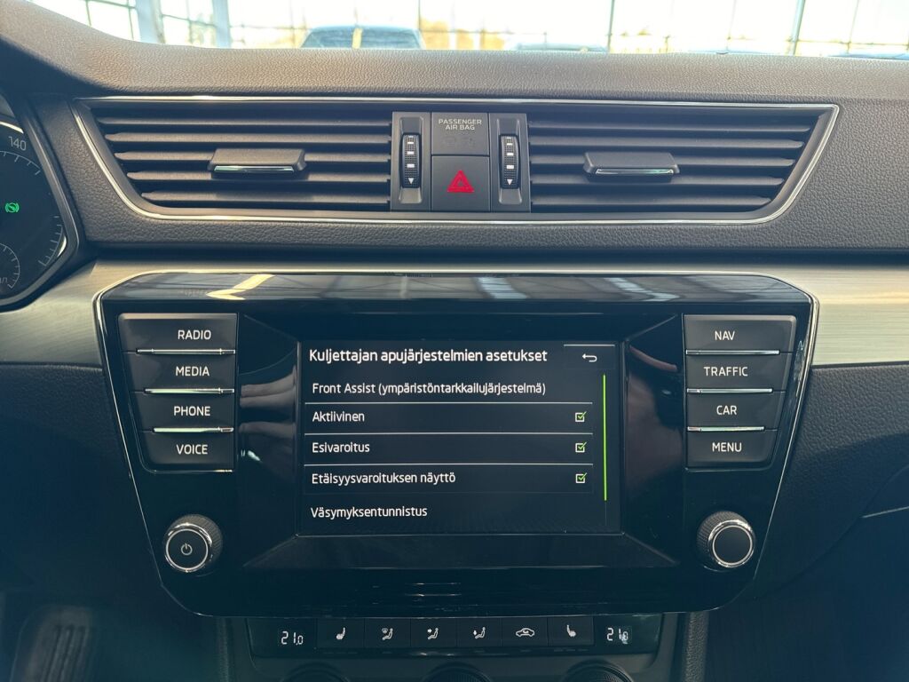 Skoda Superb 2016 Musta