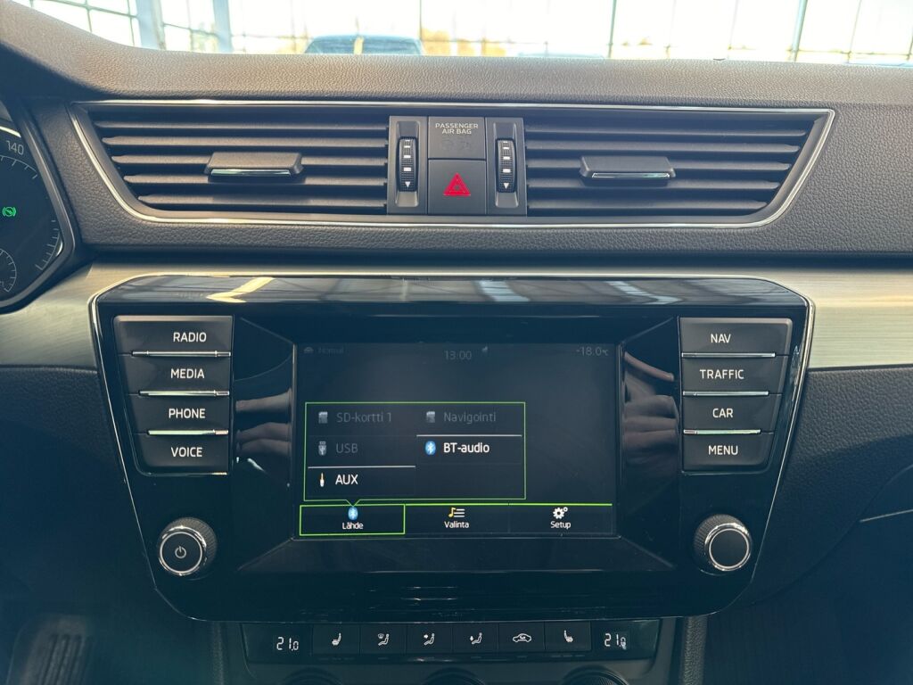 Skoda Superb 2016 Musta