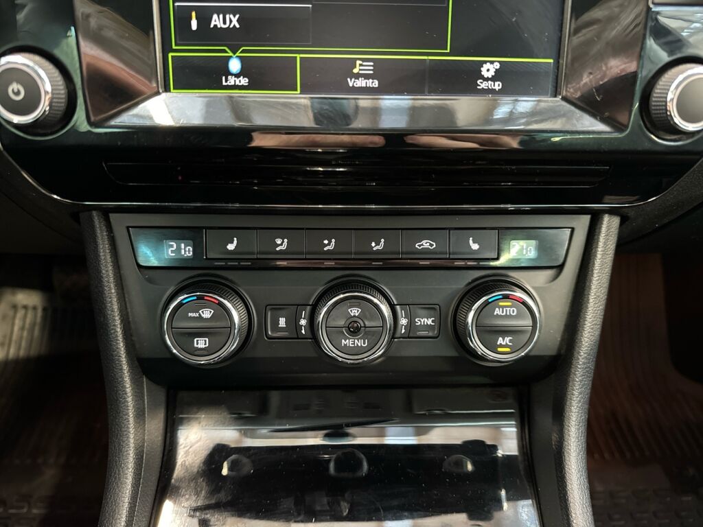 Skoda Superb 2016 Musta