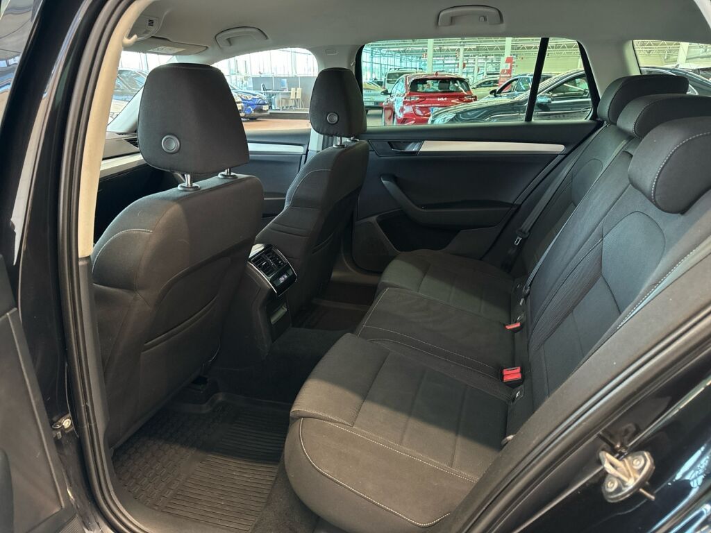 Skoda Superb 2016 Musta