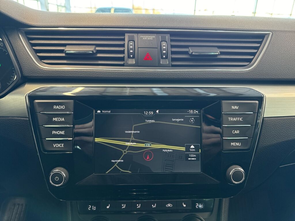 Skoda Superb 2016 Musta