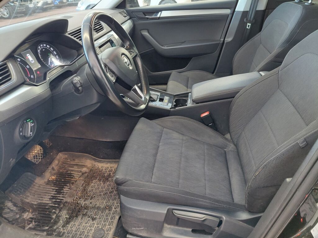 Skoda Superb 2016 Musta