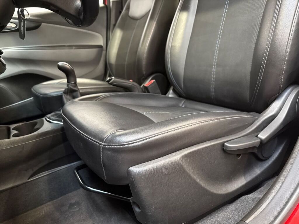 Opel Karl 2016 Punainen