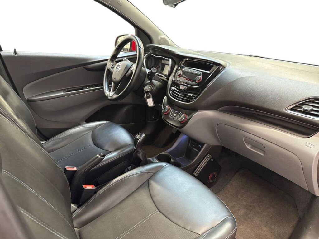 Opel Karl 2016 Punainen
