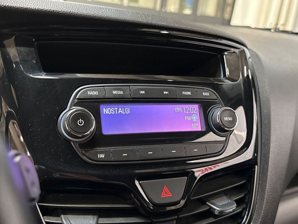 Opel Karl 2016 Punainen