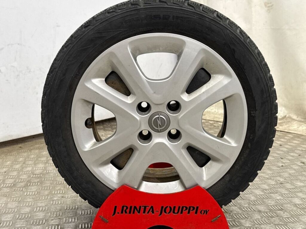 Opel Karl 2016 Punainen