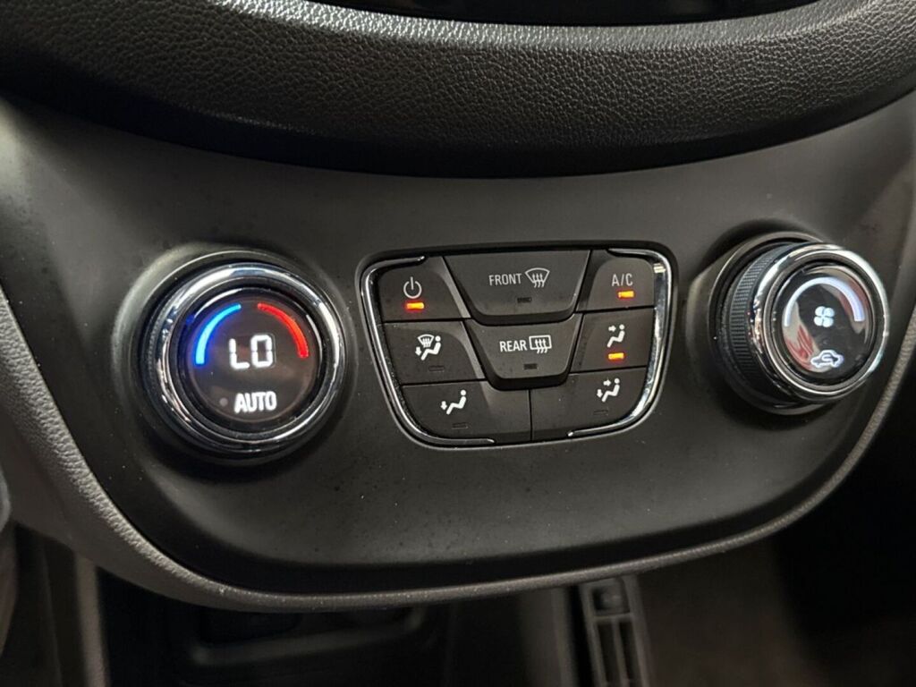 Opel Karl 2016 Punainen
