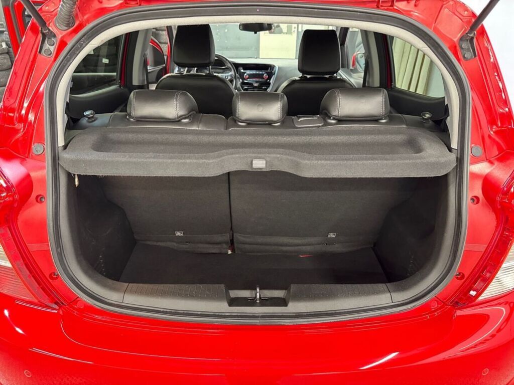 Opel Karl 2016 Punainen