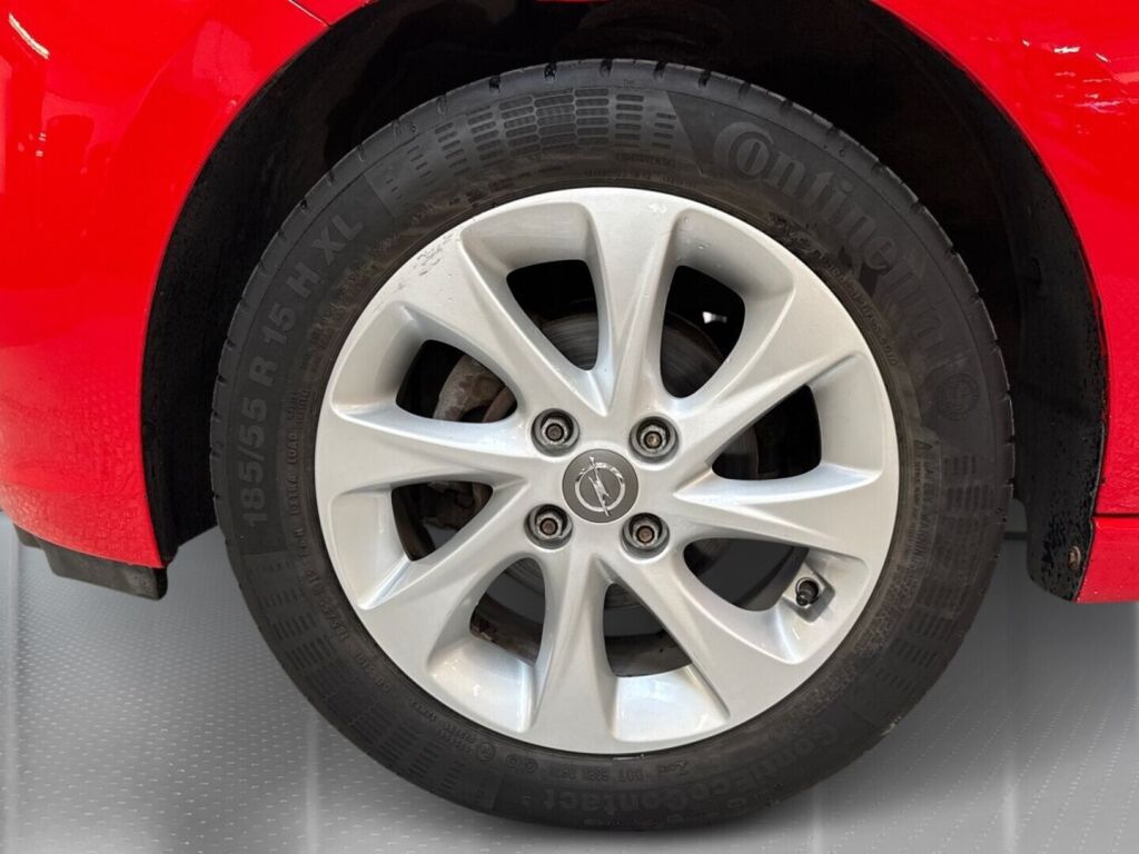 Opel Karl 2016 Punainen