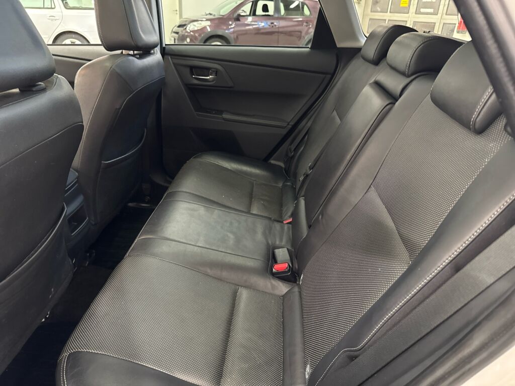 Toyota Auris 2015 Valkoinen