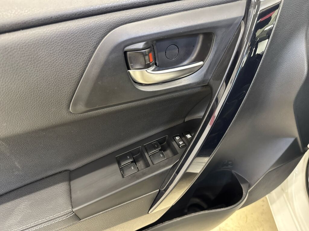 Toyota Auris 2015 Valkoinen