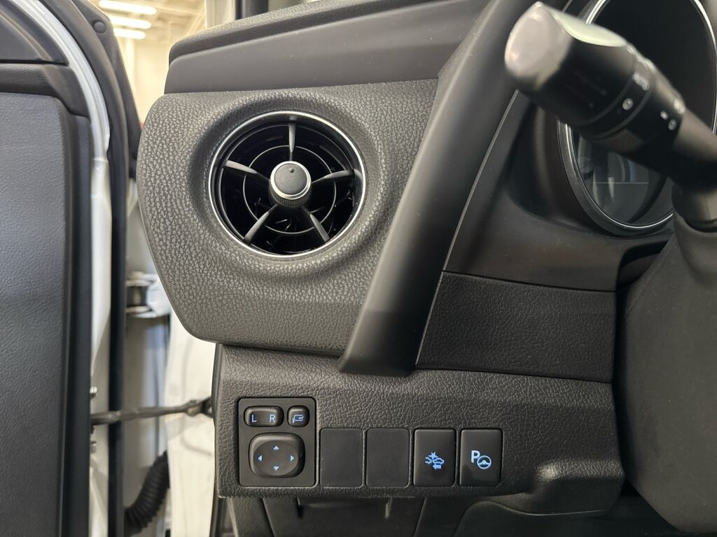 Toyota Auris 2015 Valkoinen