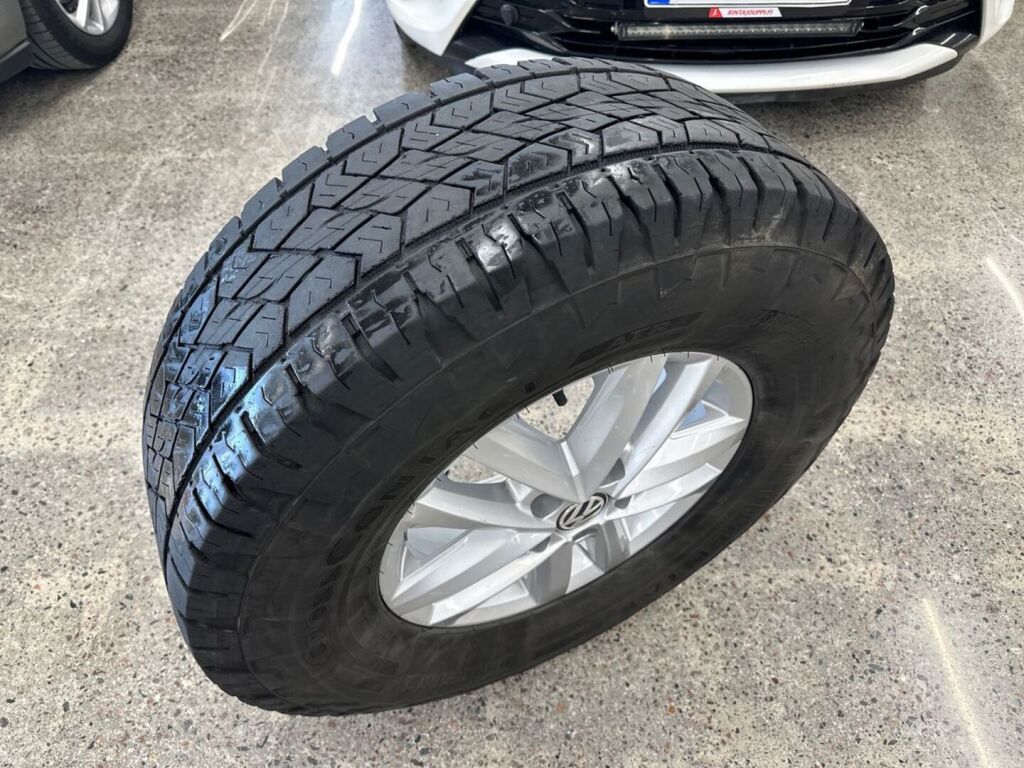 Volkswagen Amarok 2015 Musta