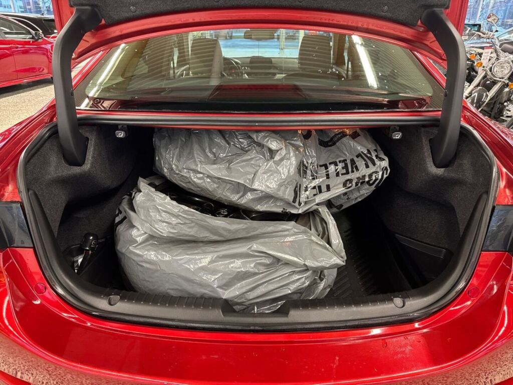 Mazda 6 2016 Metallinhohto Punainen