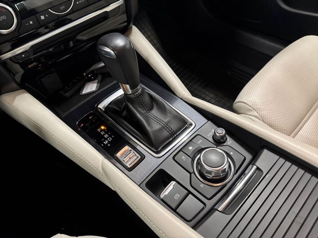 Mazda 6 2016 Metallinhohto Punainen