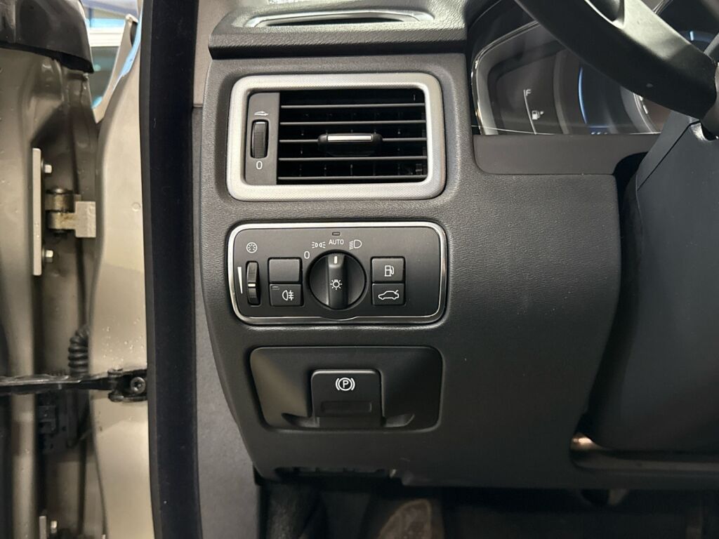 Volvo V70 2016 Ruskea