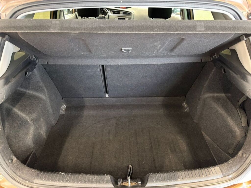 Kia Ceed 2016 Ruskea (beige)