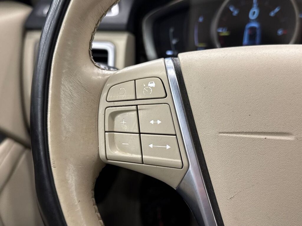 Volvo V70 2015 Valkoinen