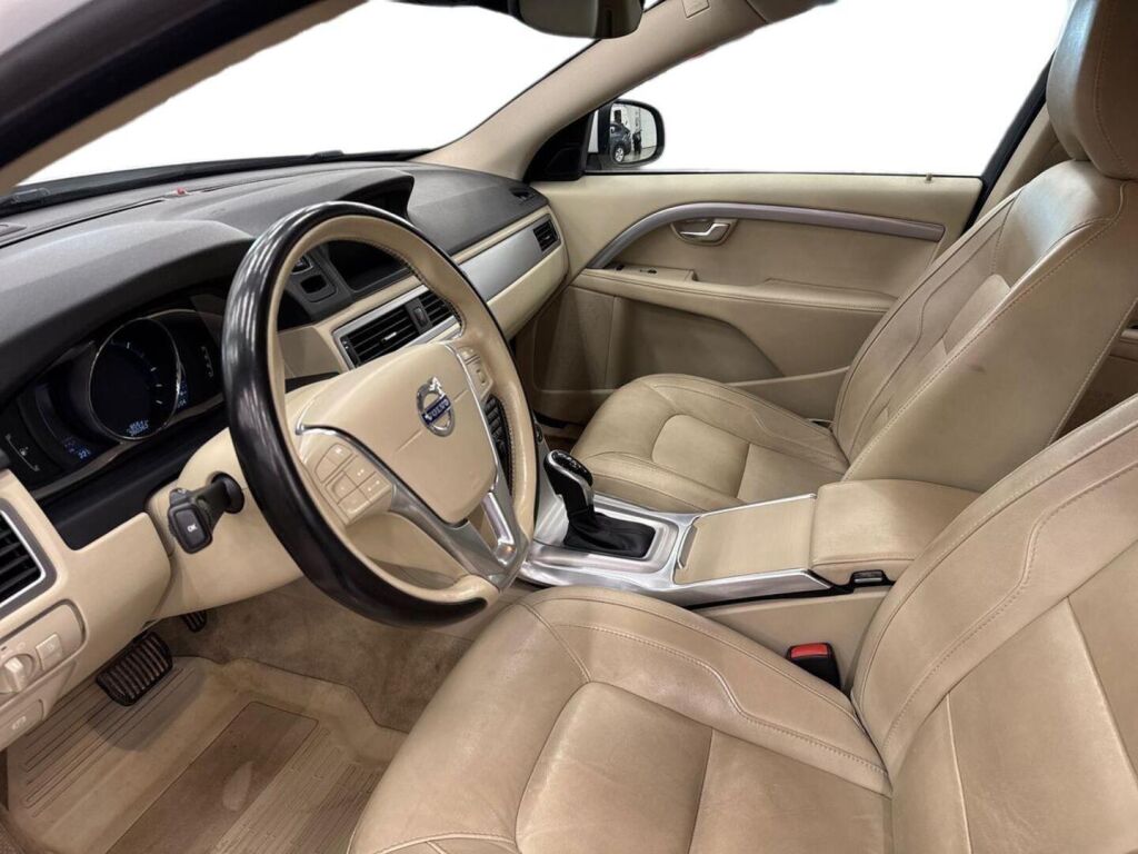 Volvo V70 2015 Valkoinen