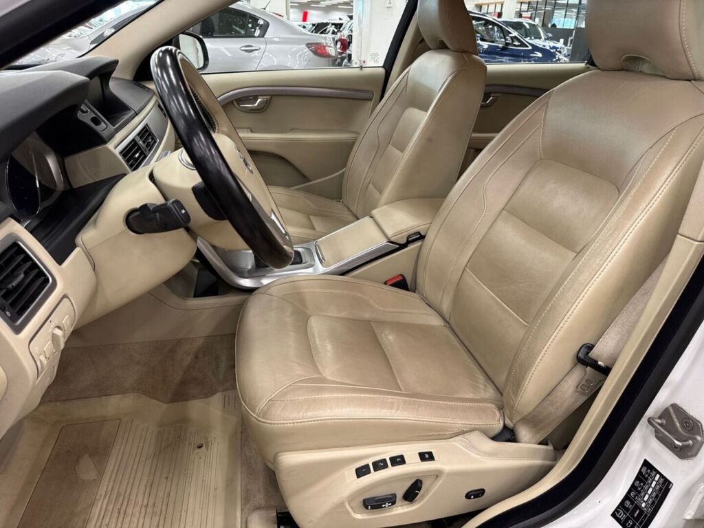 Volvo V70 2015 Valkoinen