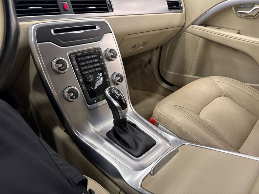 Volvo V70 2015 Valkoinen