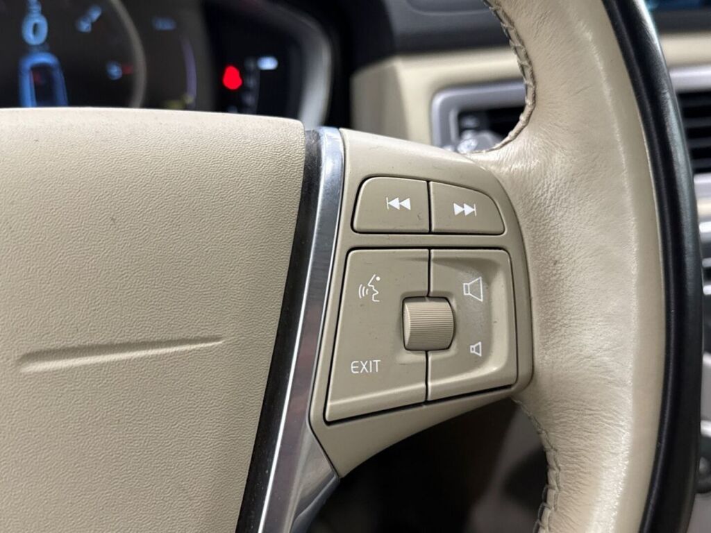 Volvo V70 2015 Valkoinen