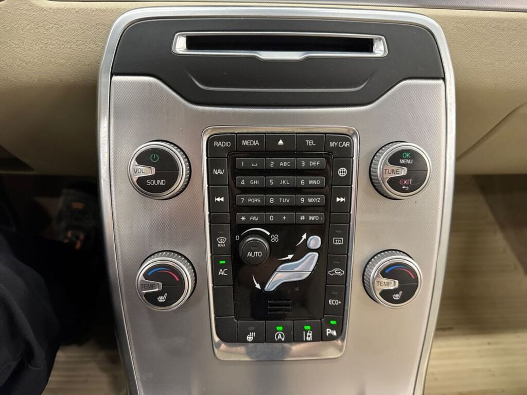 Volvo V70 2015 Valkoinen