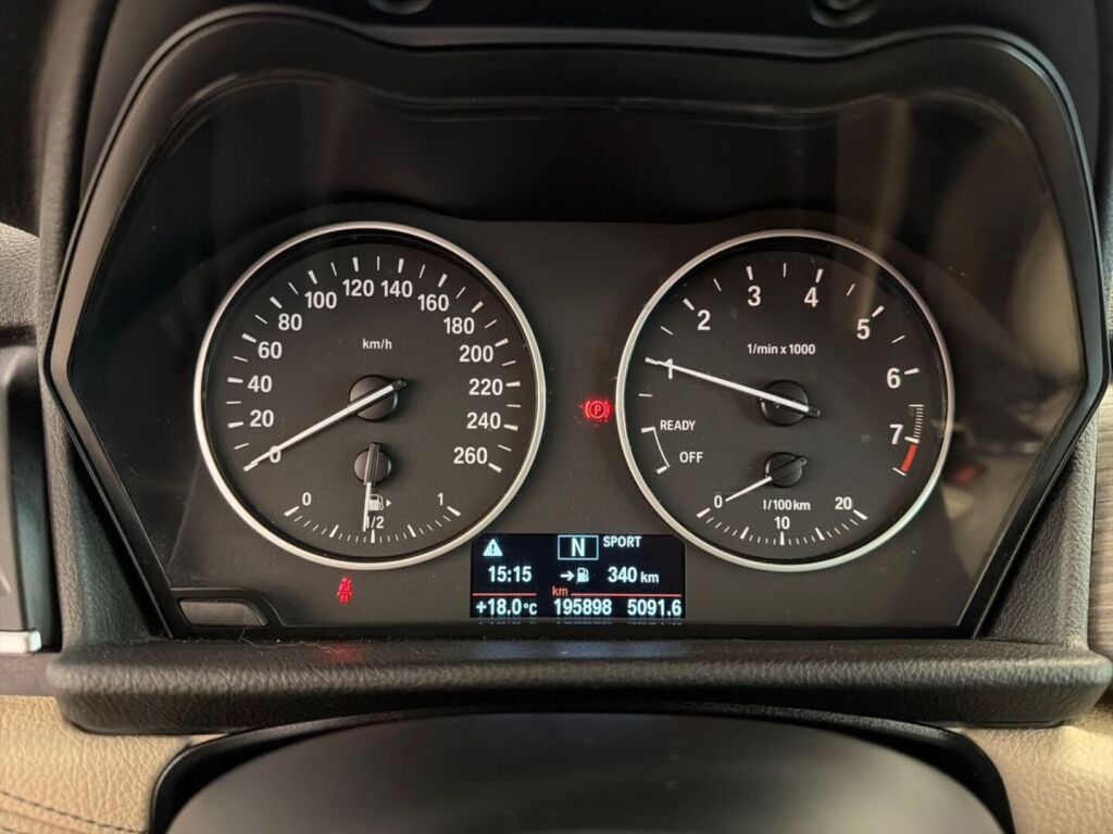 BMW 216 2016 Musta