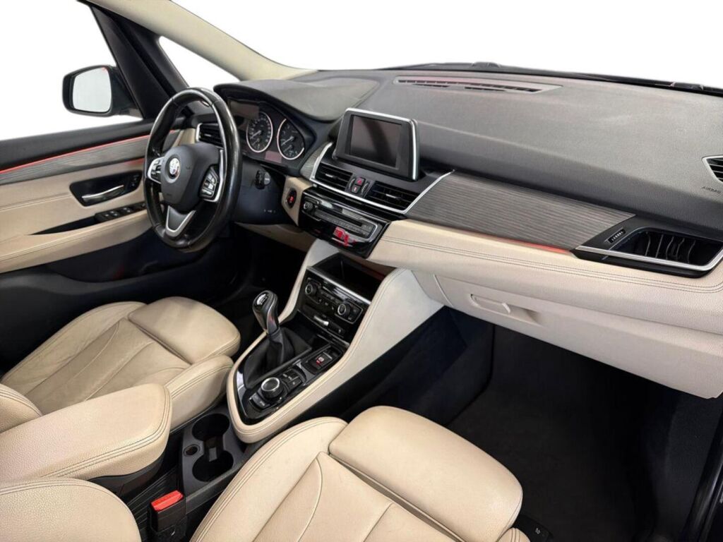BMW 216 2016 Musta